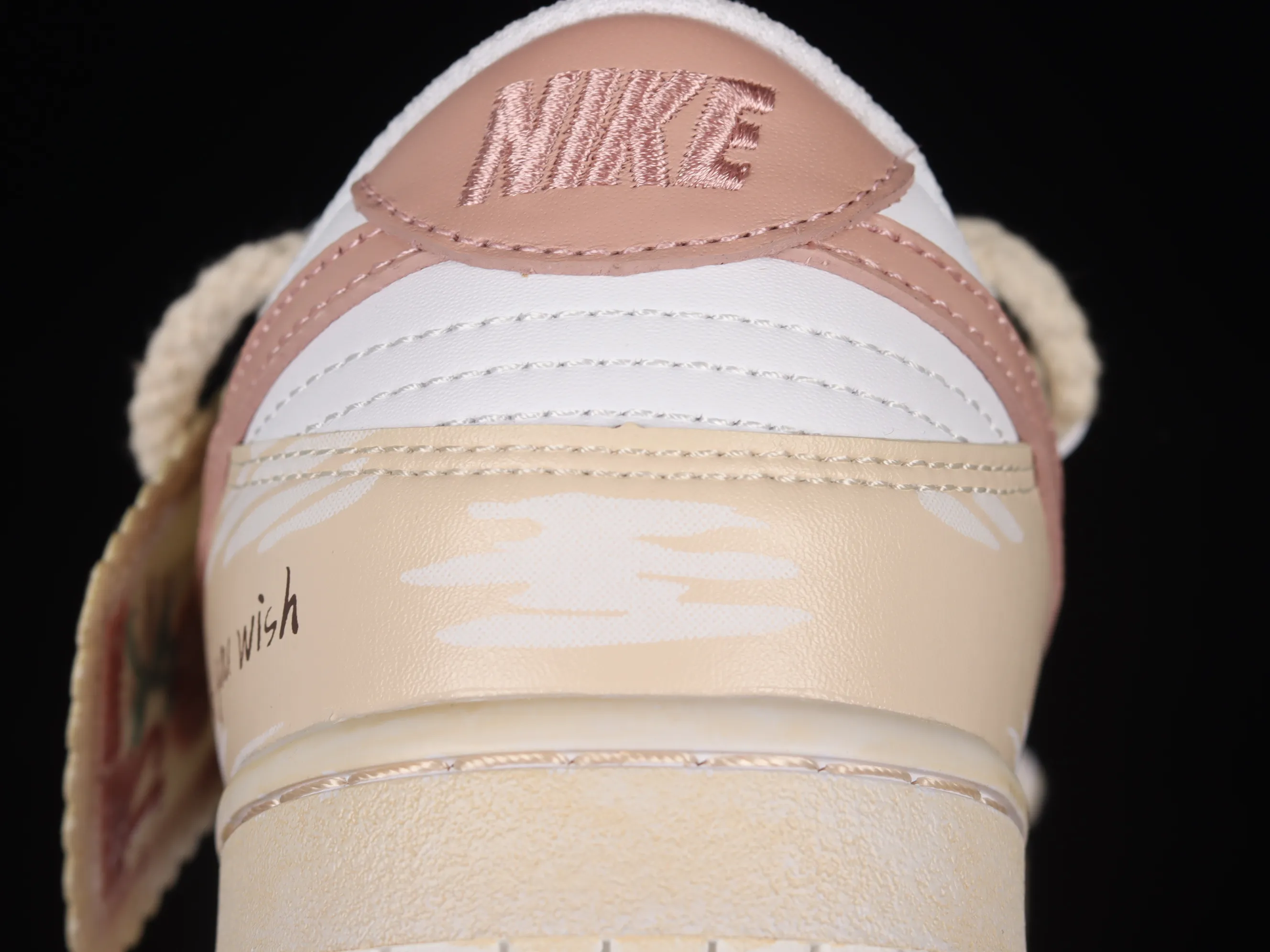All categories Nk SB Dunk series Nk SB Dunk Low low-top sneakers Nk Dunk Low ESS customized version Vibe style distressed oxidation deconstructed rose cloth patch low-top casual sneakers DH9765-100